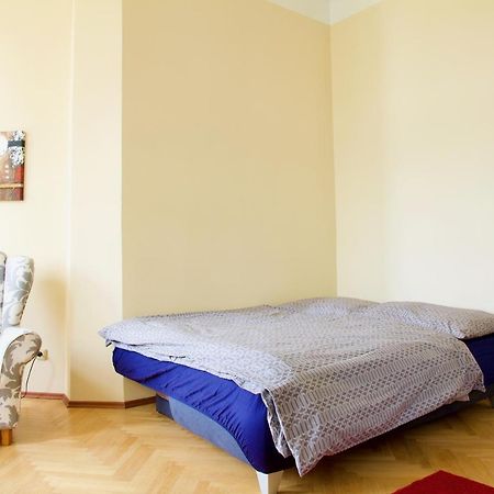 Ubytovani 1204 Na Ulici Krale Jiriho Apartment การ์โลวีวารี ภายนอก รูปภาพ