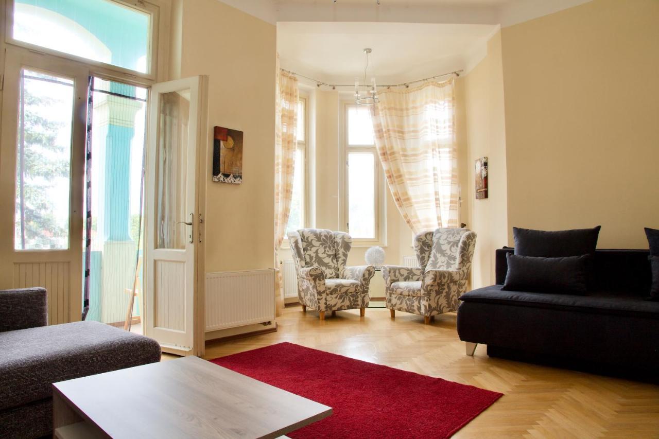 Ubytovani 1204 Na Ulici Krale Jiriho Apartment การ์โลวีวารี ภายนอก รูปภาพ