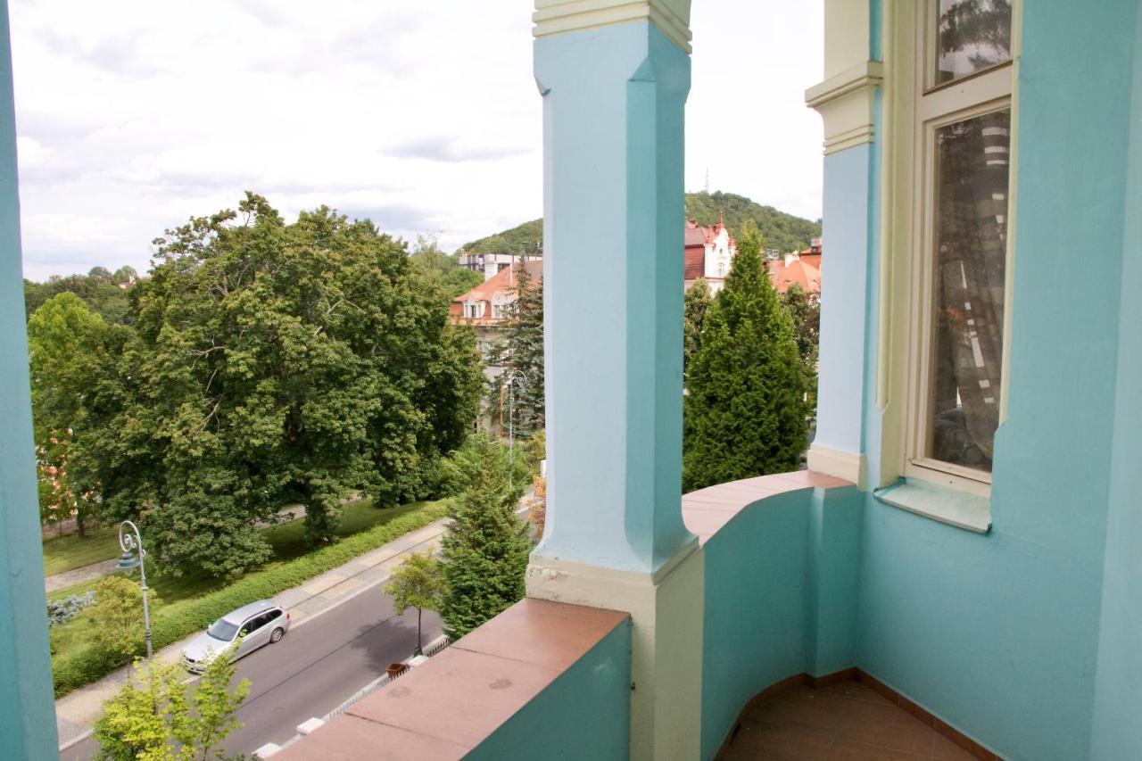 Ubytovani 1204 Na Ulici Krale Jiriho Apartment การ์โลวีวารี ภายนอก รูปภาพ